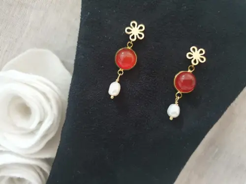 Brinco Banhado com Cristal Rubi e Pérola Natural
