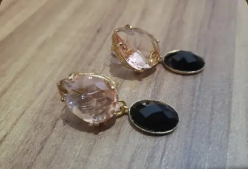Brinco Banhado com Cristal Topázio e Pedra Natural Ônix