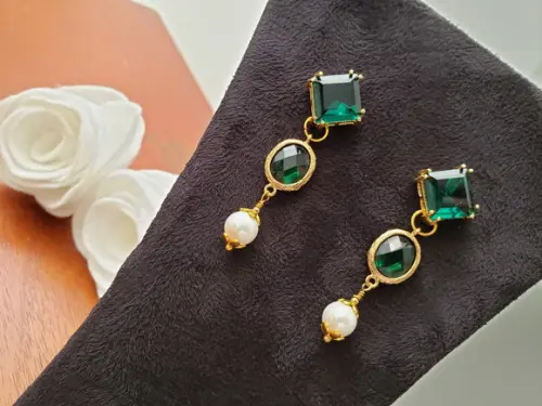 Brinco Banhado com Cristal Turmalina e Pérola Shell