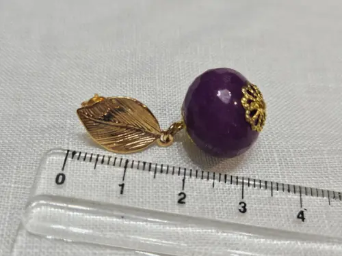 Brinco Banhado com Pedra Natural Jade Roxo