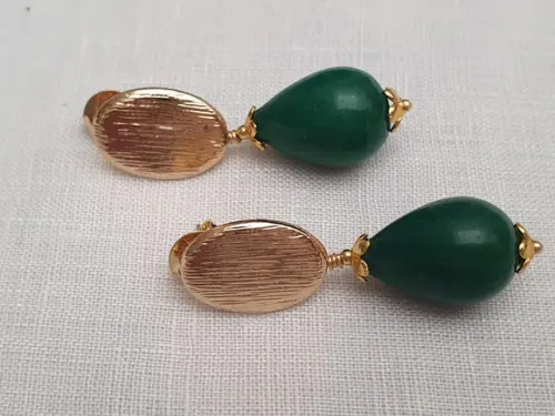 Brinco Banhado com Pedra Natural Jade Verde Folha