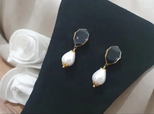 Brinco Banhado com Pérola Shell Gota