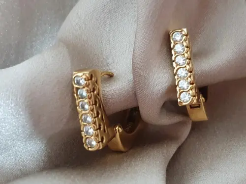 Brinco Banhado Com Zircônias Transparentes