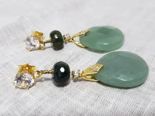 Brinco Banhado de Pedras Naturais Jade e Ágata e Cristal