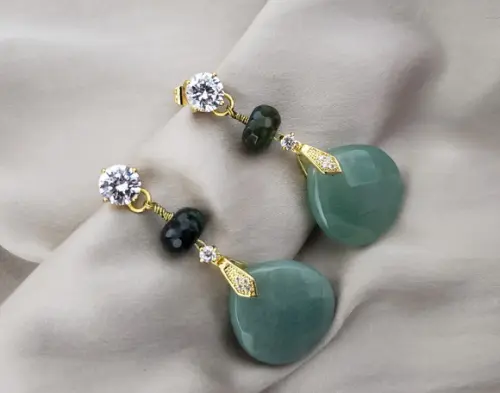 Brinco Banhado de Pedras Naturais Jade e Ágata e Cristal