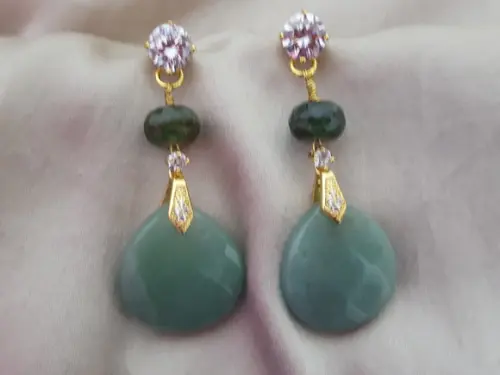 Brinco Banhado de Pedras Naturais Jade e Ágata e Cristal