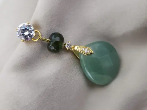 Brinco Banhado de Pedras Naturais Jade e Ágata e Cristal