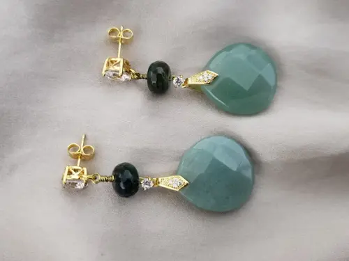 Brinco Banhado de Pedras Naturais Jade e Ágata e Cristal