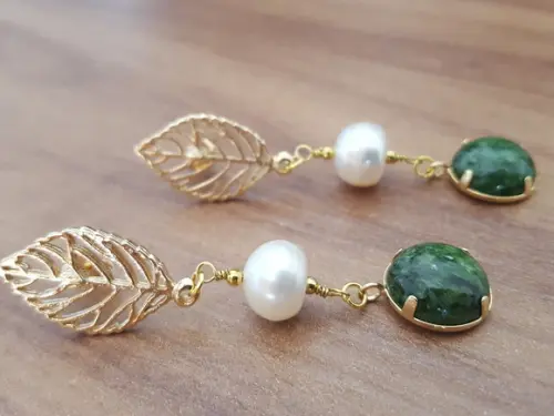 Brinco Cabochão e Pérolas