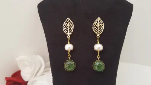 Brinco Cabochão e Pérolas