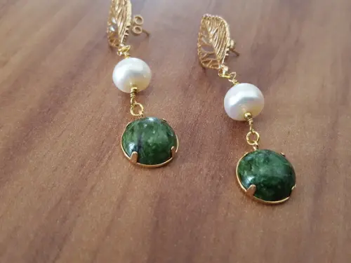 Brinco Cabochão e Pérolas