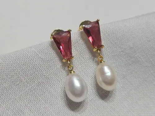 Brinco de Pérola Natural e Cristal Cherry
