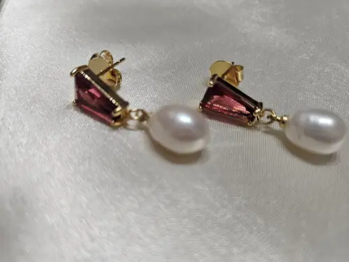 Brinco de Pérola Natural e Cristal Cherry