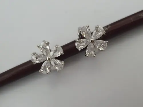 Brinco de Prata Argola com Cristais Transparentes