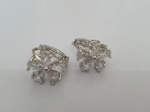 Brinco de Prata Argola com Cristais Transparentes