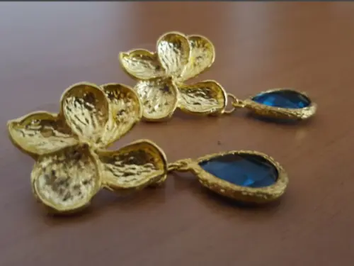 Brinco Dourado Banhado com Cristal Azul