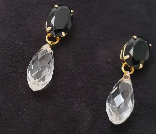 Brinco Dourado Banhado com Cristal Preto e Transparente