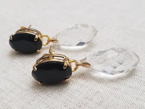 Brinco Dourado Banhado com Cristal Preto e Transparente