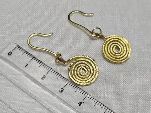 Brinco Dourado Banhado Martelado
