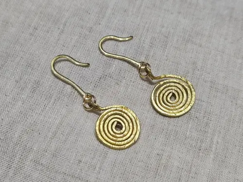 Brinco Dourado Banhado Martelado