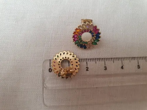 Brinco Dourado com Cristais Coloridos