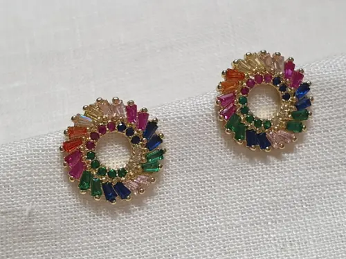 Brinco Dourado com Cristais Coloridos
