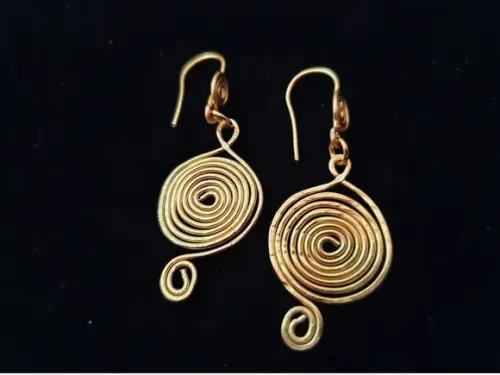 Brinco Dourado Banhado Martelado