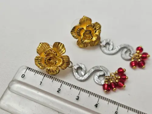 Brinco Dourado e Prateado com Pedras Jade Rubi