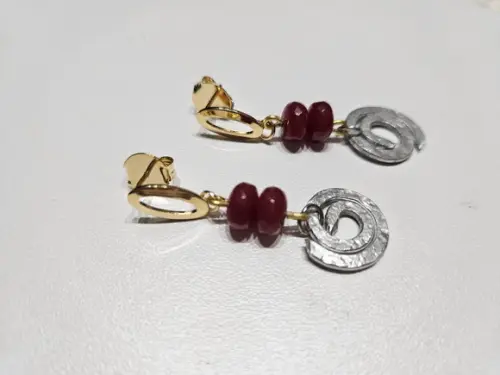 Brinco Dourado e Prateado com Pedras Jadi Rubi