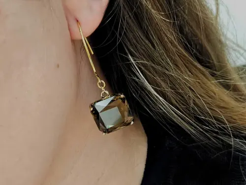 Brinco Gancho Banhado com Cristal Fumê
