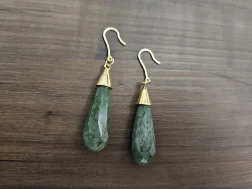 Brinco Gancho Banhado com Pedra Natural Ágata Verde