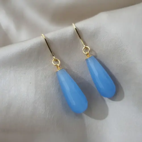 Brinco Gancho Banhado com Pedra Natural Jade Azul
