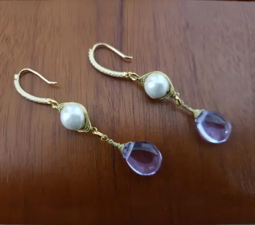 Brinco Gancho Banhado com Pérola e Cristal Lavanda