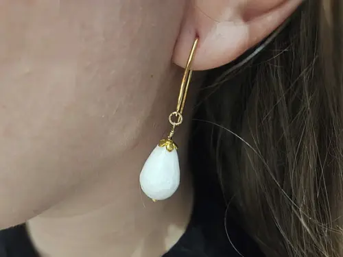 Brinco Gancho Banhado e Pingente Jade Branco