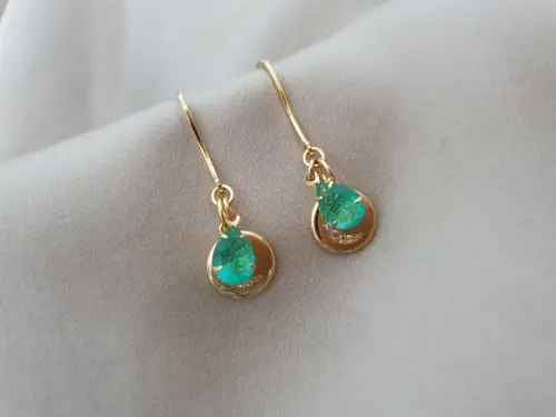 Brinco Gancho Com Cristal Verde Esmeralda