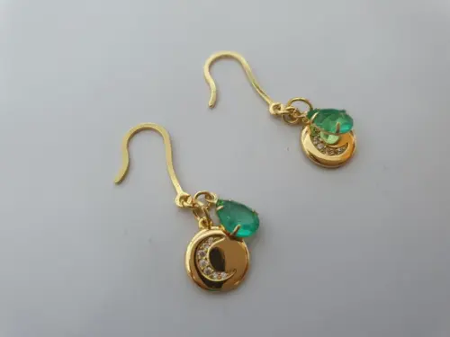 Brinco Gancho Com Cristal Verde Esmeralda