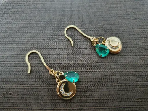 Brinco Gancho Com Cristal Verde Esmeralda