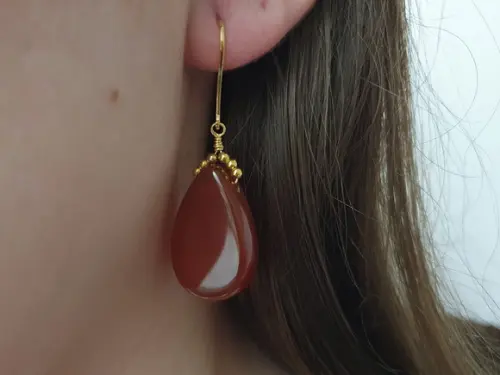 Brinco Gancho com Pedra Natural Cornalina