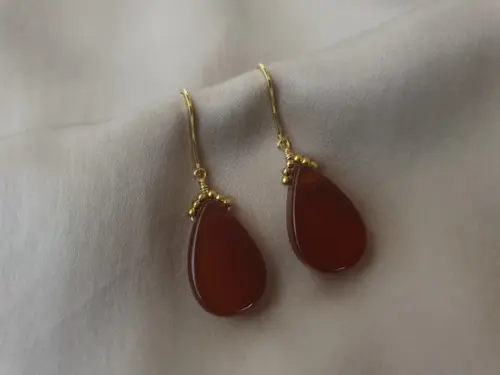 Brinco Gancho com Pedra Natural Cornalina