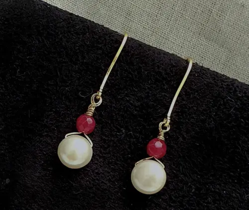 Brinco Gancho com Pérola e Pedra Natural Jade