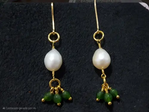 Brinco Gancho com Pérola e Pedra Natural Jade Verde