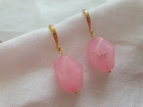 Brinco Gancho de Pedra Natural Jade Rosa