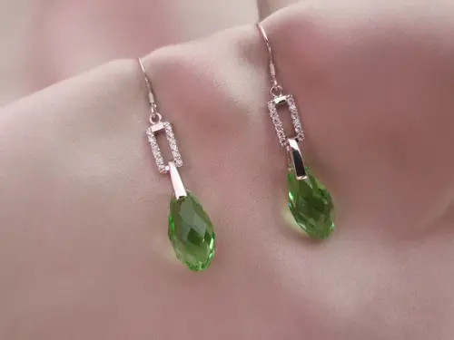 Brinco Gancho de Prata com Cristal Verde
