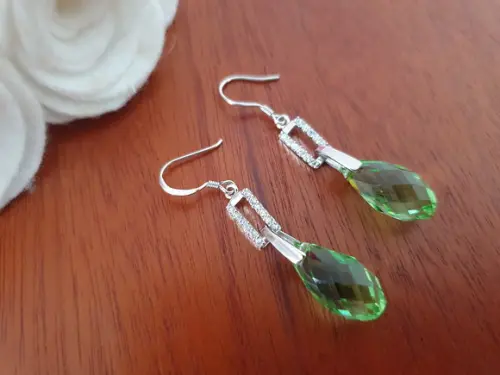Brinco Gancho de Prata com Cristal Verde