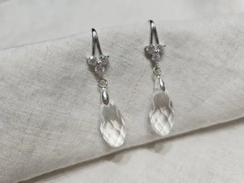 Brinco Gancho de Prata com Zircônias e Cristal Incolor
