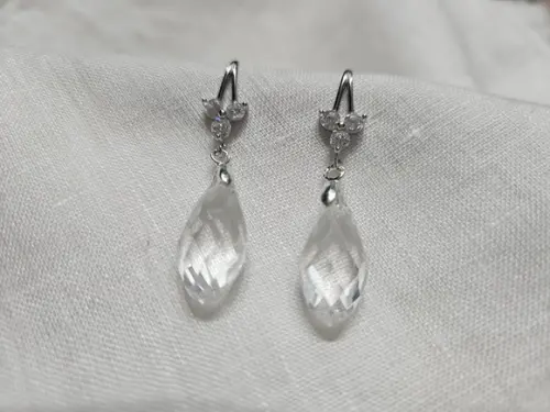 Brinco Gancho de Prata com Zircônias e Cristal Incolor