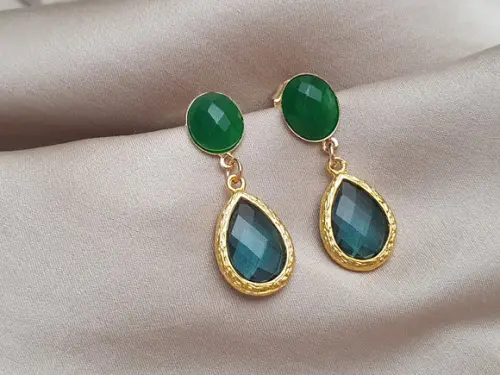 Brinco Pino Banhado com Cristais Verde - Semijoia