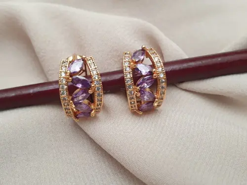 Brinco Pino Banhado com Cristal Lavanda