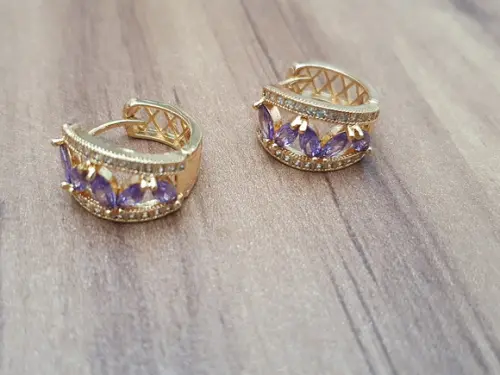 Brinco Pino Banhado com Cristal Lavanda