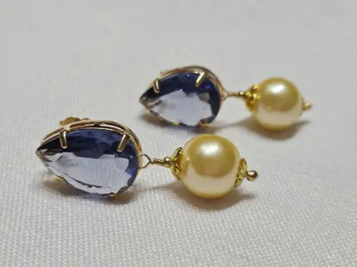 Brinco Pino Banhado com Cristal Lavanda e Pérola Shell